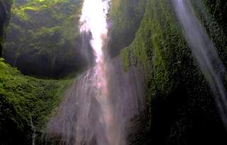 天空的白练——Madakaripura瀑布